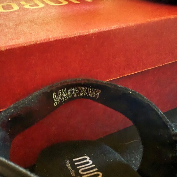 Munro Women's Susan Nero Stardust - Picture 2 of 3